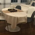 Private In Townhouse W Shared Baths Qn Bed 1-3ppl Apartment *