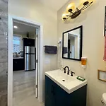 Private Bedroom Near The Free Ferry Boat! New York