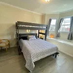 Homestay Private Bedroom Near The Free Ferry Boat! New York