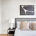 Clinton Hill 2br W Gym Pool Wd Nr Barclays Nyc-1024 *