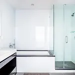 Hells Kitchen 1br W Doorman Nr Park Nyc-525