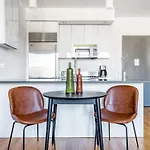 Hells Kitchen 1br W Doorman Nr Park Nyc-525 *