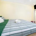 Apartment A Slice Of Paradise Awaits You! New York