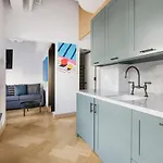 Placemakr Street Aparthotel 4*