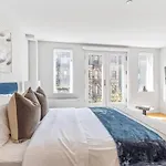 Luxe Studio Suite In Upper East Side With Charming Juliet Balcony