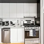 Luxe Studio Suite In Upper East Side With Charming Juliet Balcony