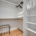 Global Luxury Suites At Via 57