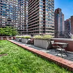 Ues Studio W Elevator Doorman Nr Central Park Nyc-1038