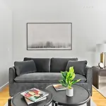 Luxe Studio Ste In Upper East Side With Charming Juliet Balcony