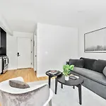 Luxe Studio Ste In Upper East Side With Charming Juliet Balcony Holiday home New York
