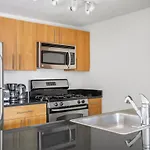 Lic 1br W Doorman Gym Pool Nr E River Nyc-690 * New York