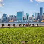 Lic 1br W Doorman Gym Pool Nr E River Nyc-690 New York