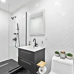 Holiday home Luxe Studio Ste In Upper East Side With Charming Juliet Balcony New York