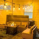 Entire 3Bdr Home W/Parking, Backyard, Firepit, Bbq