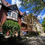 Spacious Bedroom In A Brooklyn House Shared With Host