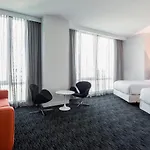 Hotel Courtyard By Marriott Long Island City/new York Manhattan View 3*