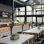 Renaissance Midtown Hotel 4*