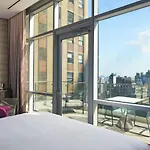 Renaissance Midtown Hotel 4*