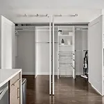Picturesque 1Br Apartment In Nyc Balcony