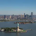 Homestay Private Bedroom Near The Free Ferry Boat! New York
