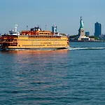 Private Bedroom Near The Free Ferry Boat! *