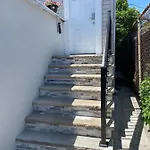 Private Bedroom Near The Free Ferry Boat! *