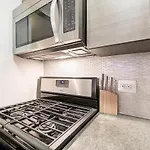 One Bed One Bath At Midtown East