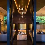 Renaissance Midtown Hotel 4*