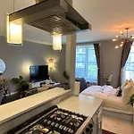 Luxury Apt - 3 Stops To \