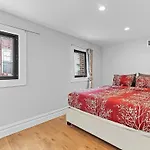 Homestay Private Hot Tub-private Gated Sailor Moon House In Williamsburg W Gym New York