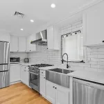 Homestay Private Hot Tub-private Gated Sailor Moon House In Williamsburg W Gym