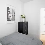 Beautiful 2bd With A Gym Near Times Square *