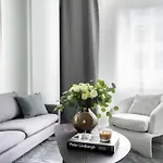 Beautiful 2Bd Apartment Near Times Square