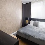 Beautiful 2bd With A Gym Near Times Square *