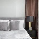 Perfectly Located 2bd Near Times Square With Gym *