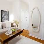 Cozy And Modern One-bedroom *