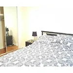 2 Spacious Oasis To Choose From 20 Min From Manhattan In A Quiet Neighborhood *