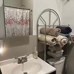 Apartment 2 Spacious Oasis To Choose From 20 Min From Manhattan In A Quiet Neighborhood *