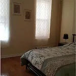 Apartment 2 Spacious Oasis To Choose From 20 Min From Manhattan In A Quiet Neighborhood *