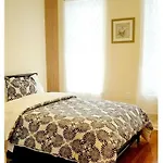 2 Spacious Oasis To Choose From 20 Min From Manhattan In A Quiet Neighborhood Apartment *