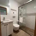 Hotel Modern - Relocation & Business