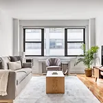 Midtown E 1br W Gym Doorman Nr The 6 Nyc-4 Apartment New York