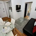 2Br Near Central Park!