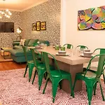 Comfortable 5Br In Midtown East!