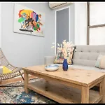 4Br 10 Mins Walk To Central Park!