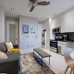 Apartment Cozy & Convenient Midtown Condo-hotel! New York
