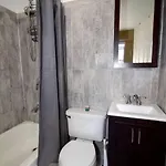 Tuk Ahoy - Emerald 3c With Shared Spaces Apartment New York