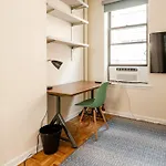✪ Large 2 Bedrooms ✪ Queen Beds ✪ Work Stations New York
