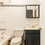 ✪ Large 2 Bedrooms ✪ Queen Beds ✪ Work Stations *