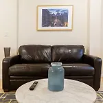 Apartment Comfortable With Workstation *